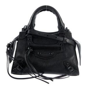 Woman’s Balanciaga neo mini handle bag